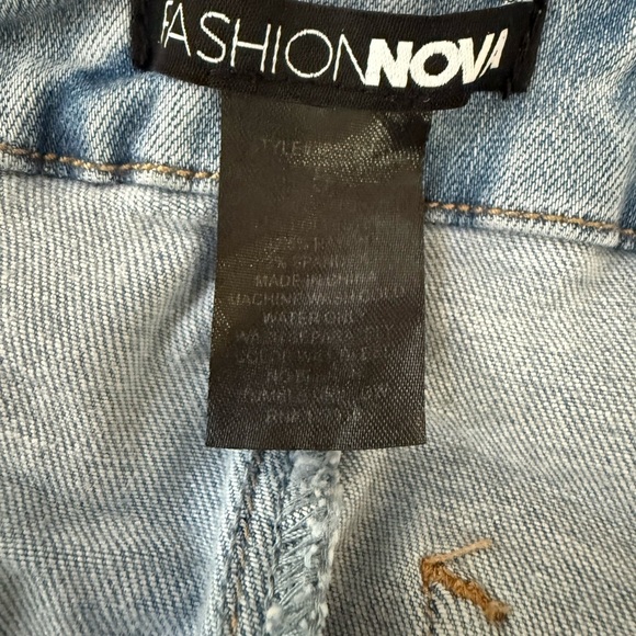 Fashion Nova Blue Jean Shorts High-Waisted Relaxed Fit - Picture 3 of 3